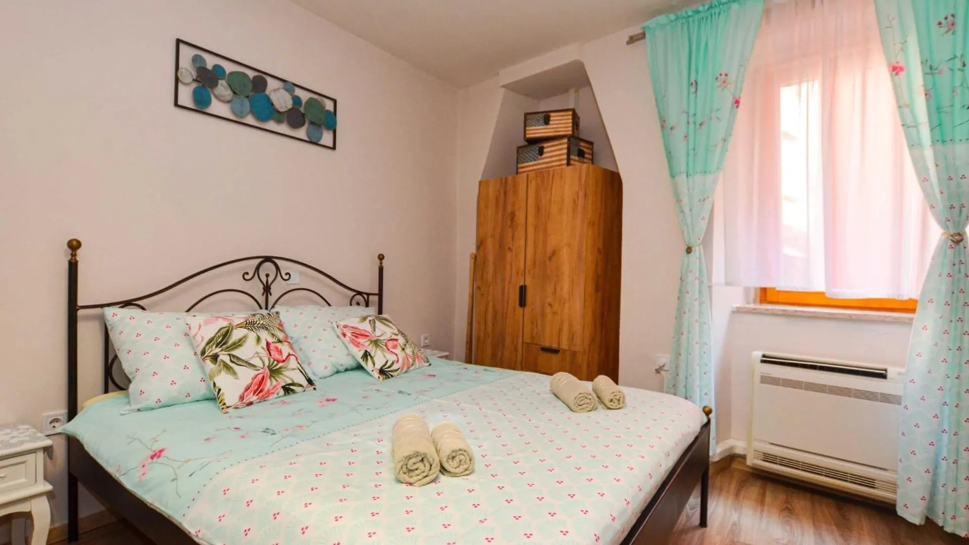 Apartment Charming Studio In The Heart Of Rovinj, Steps From Carera Street